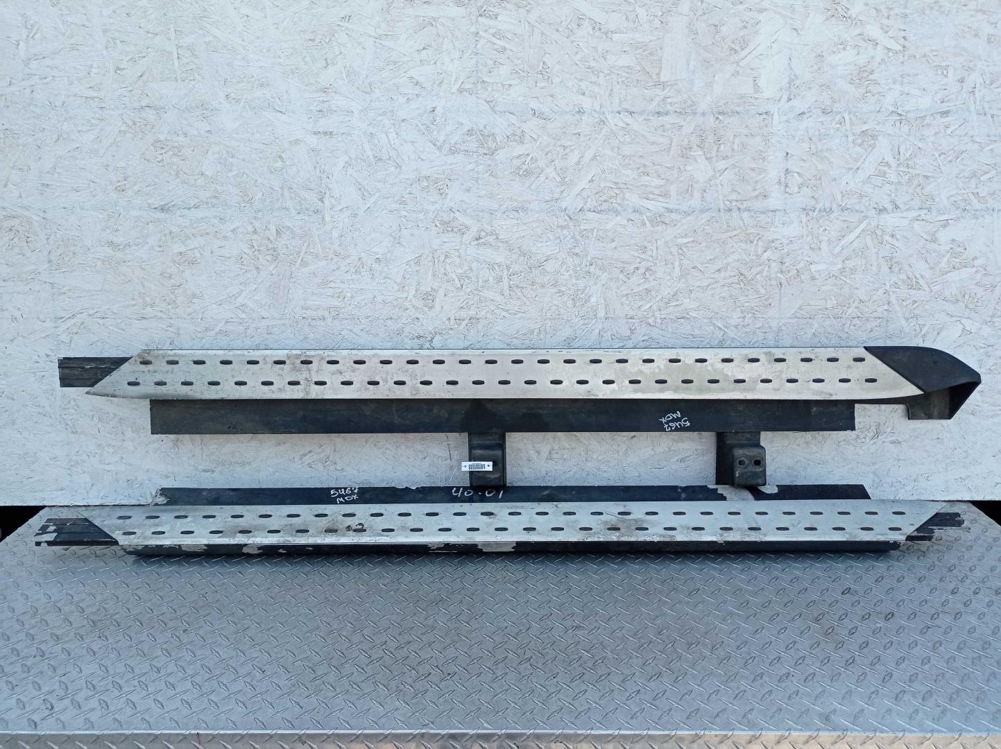 Подножка правая