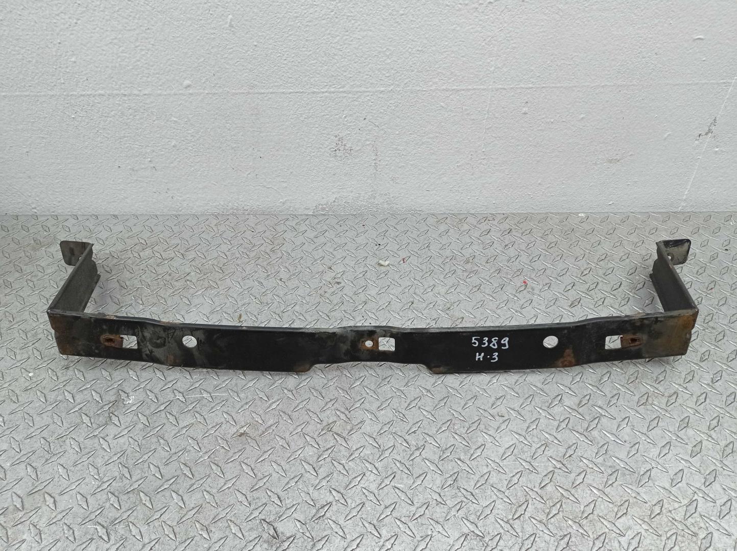 Кронштейн переднего бампера