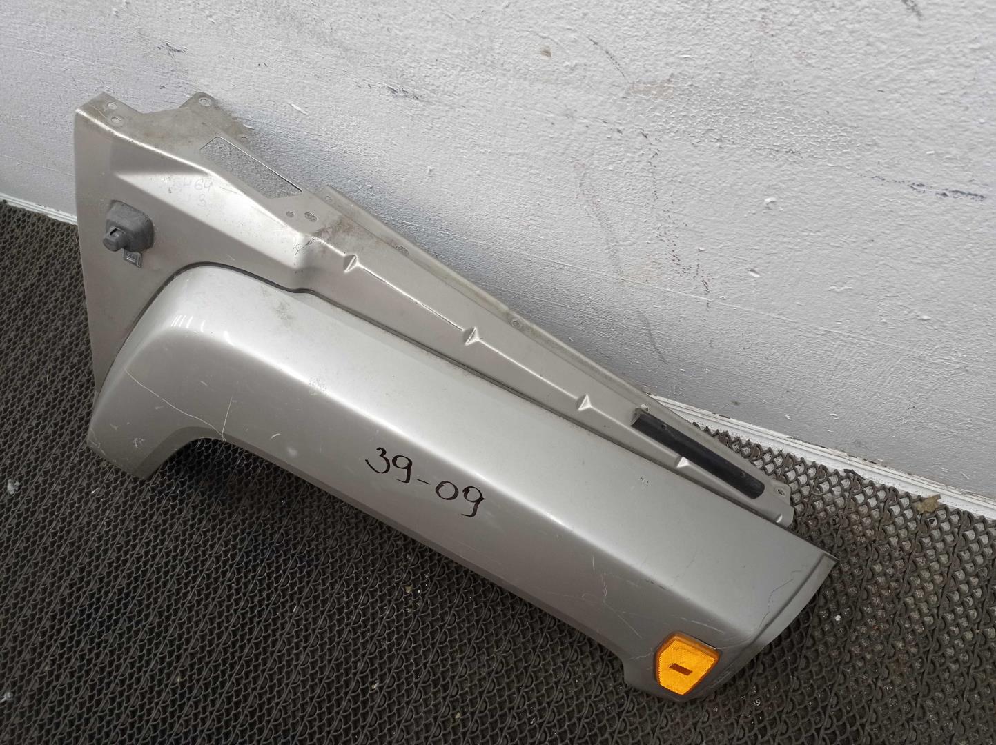 Крыло переднее правое