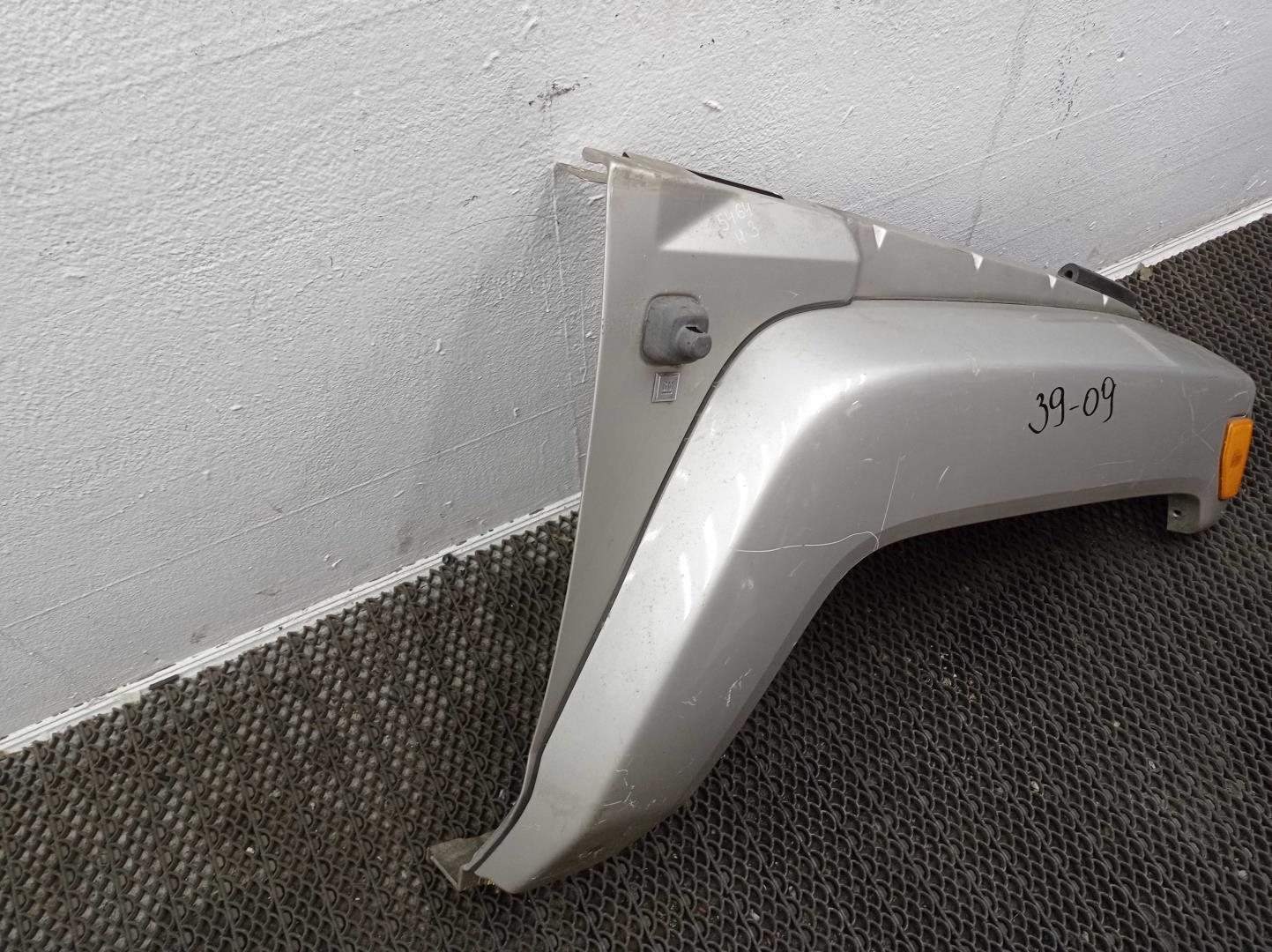 Крыло переднее правое