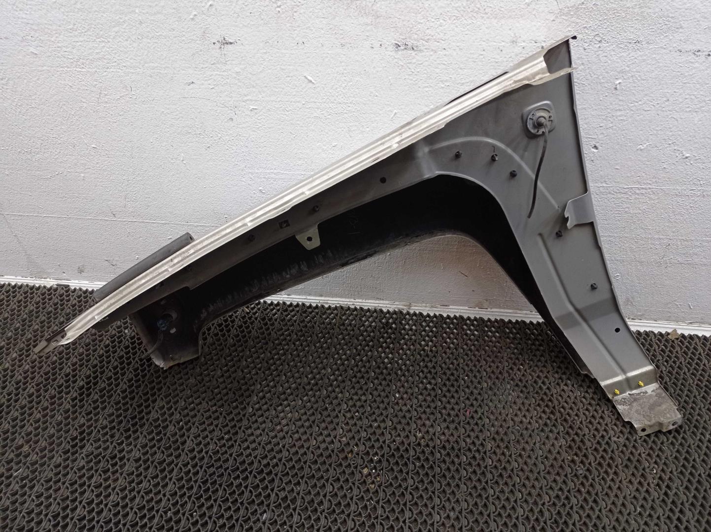 Крыло переднее правое