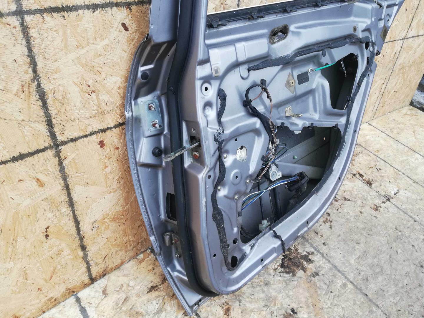 Стеклоподъемник электр. задний правый