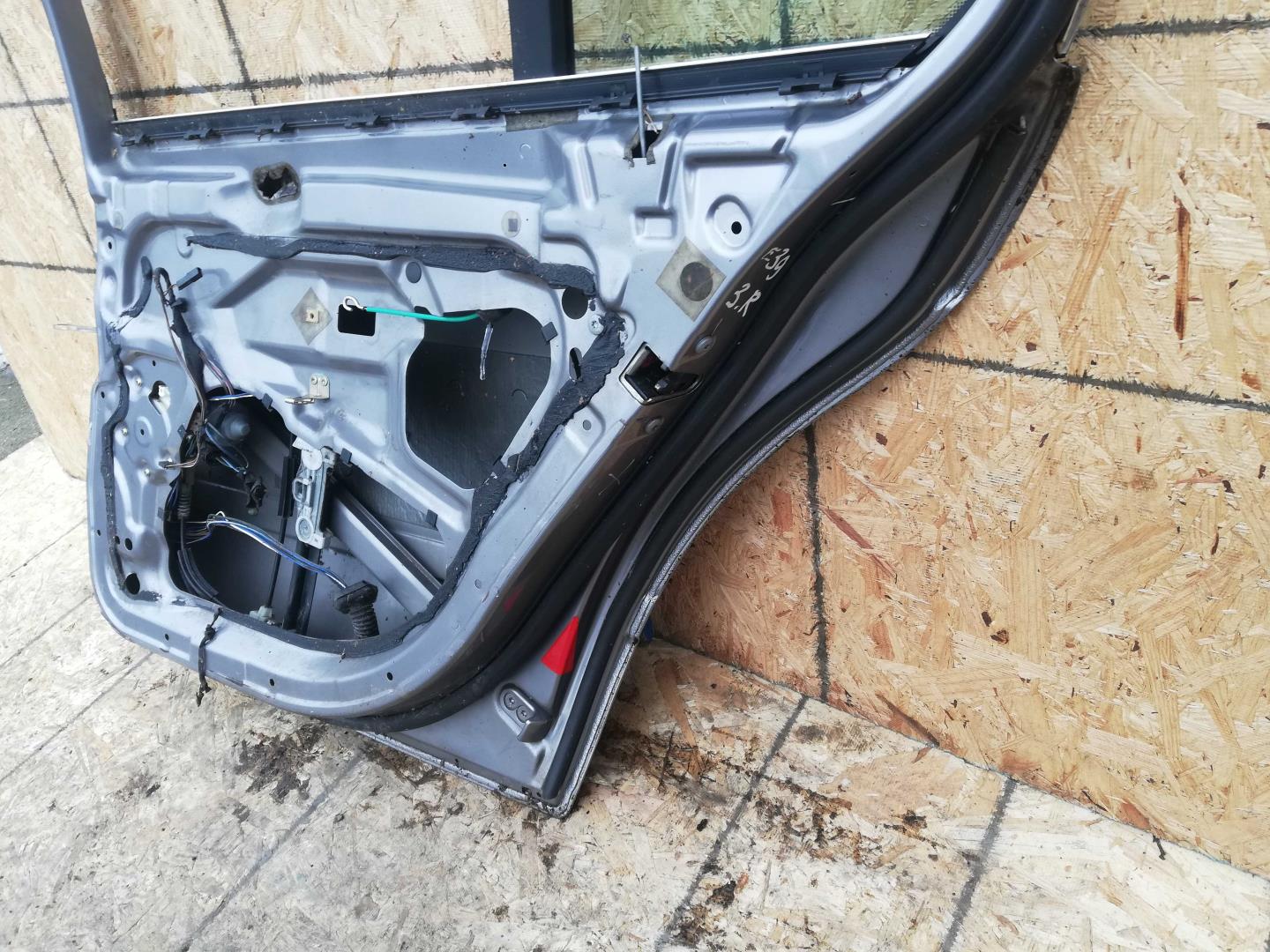 Стеклоподъемник электр. задний правый