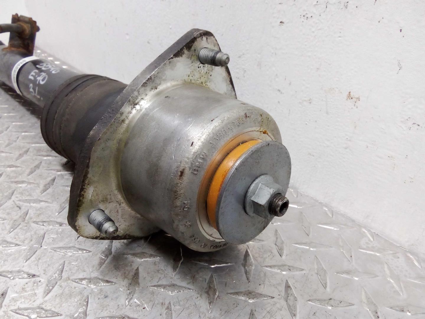 Амортизатор задний левый