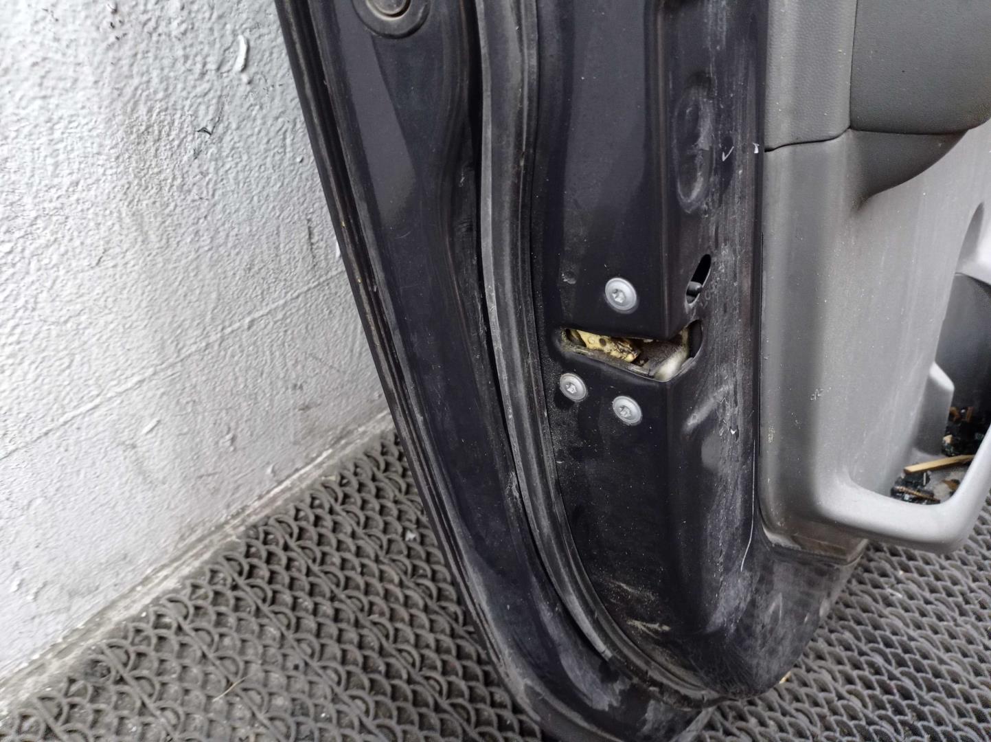 Дверь задняя левая