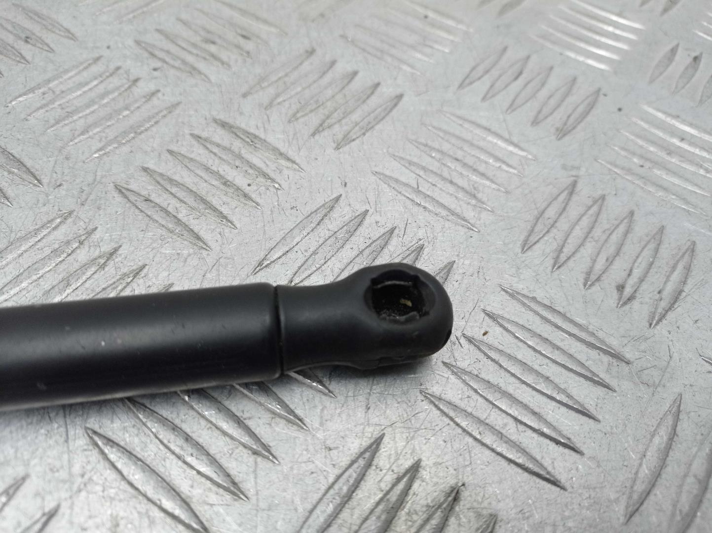 Амортизатор капота