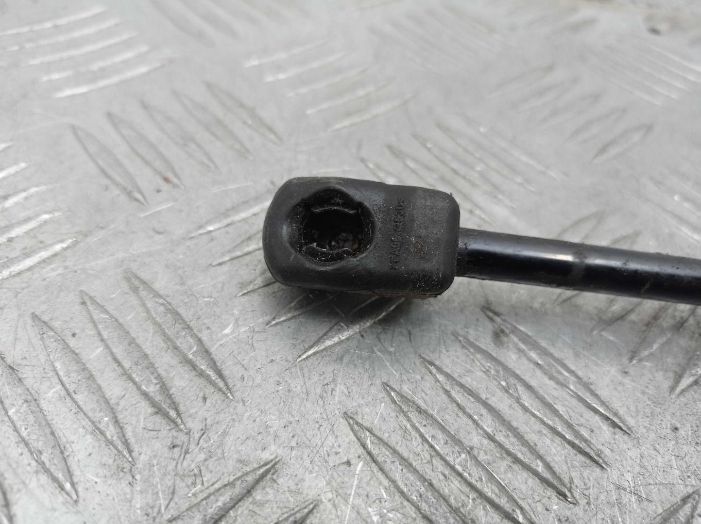 Амортизатор капота