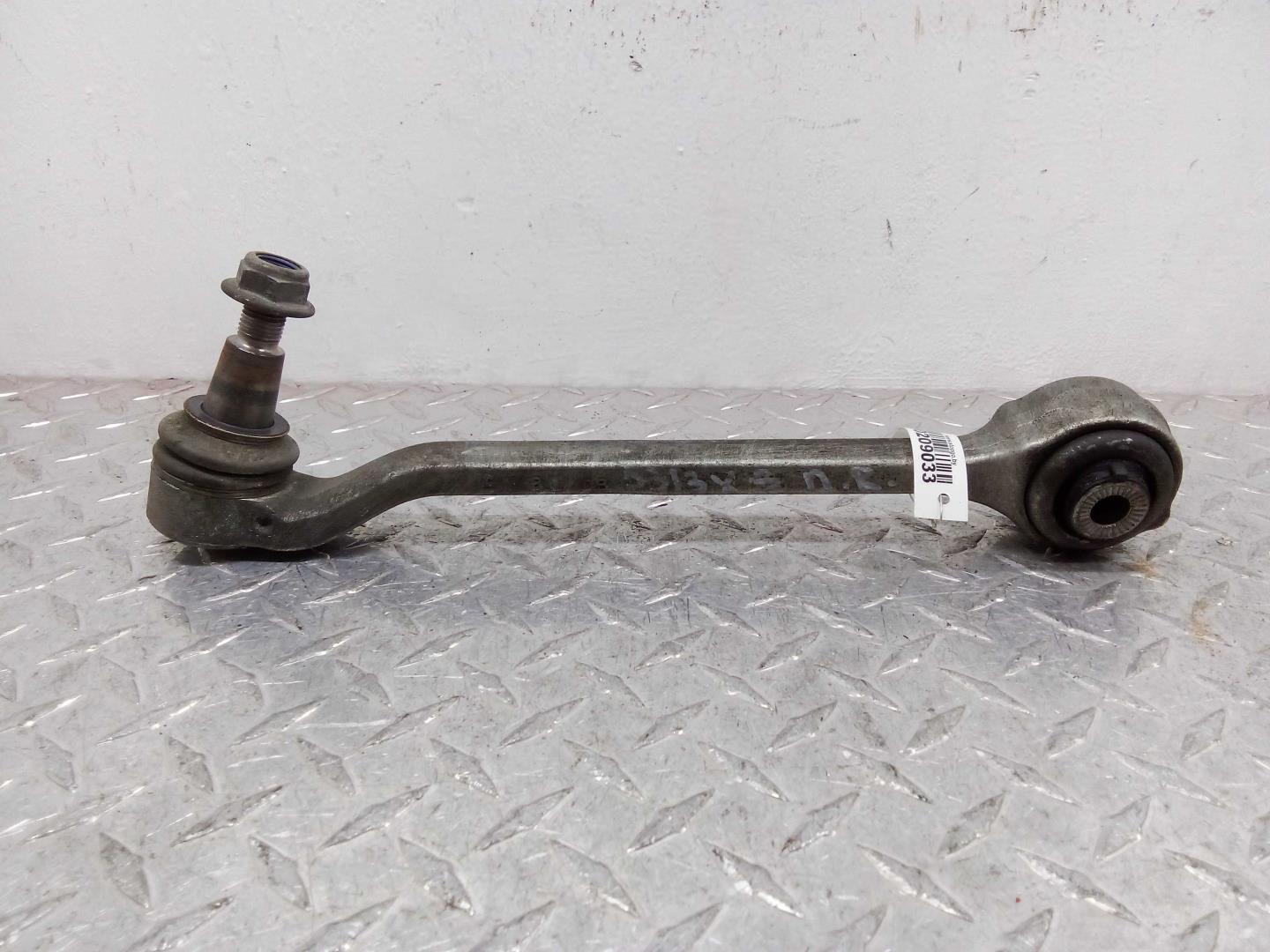 Рычаг передний нижний правый