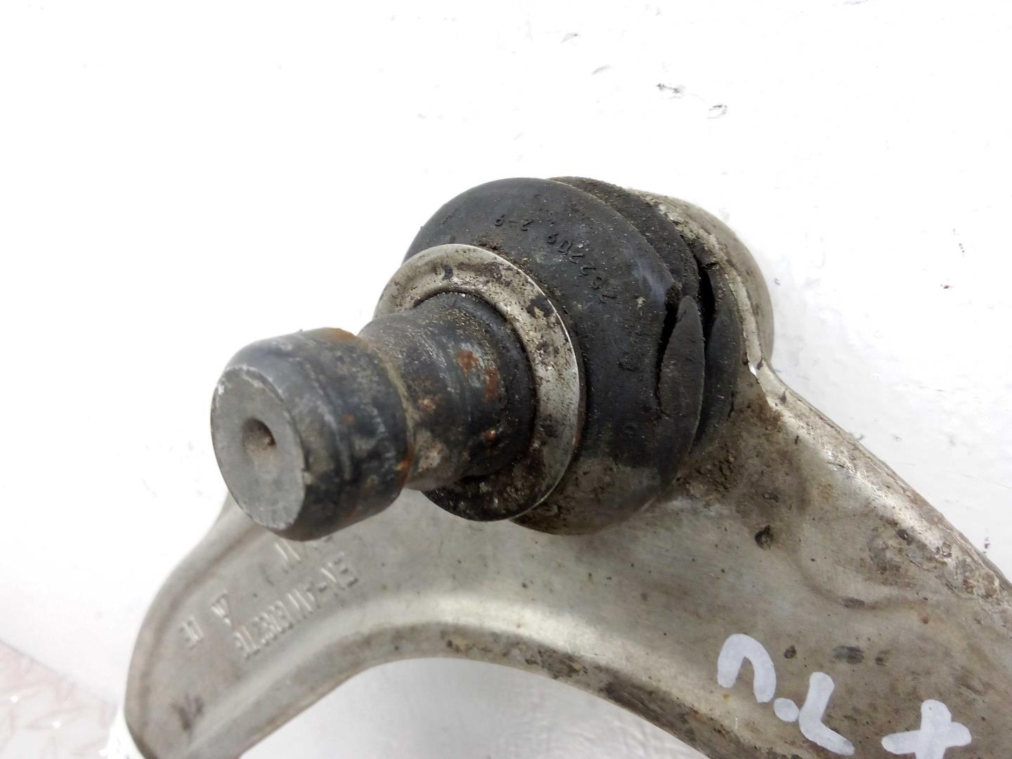 Рычаг передний верхний левый