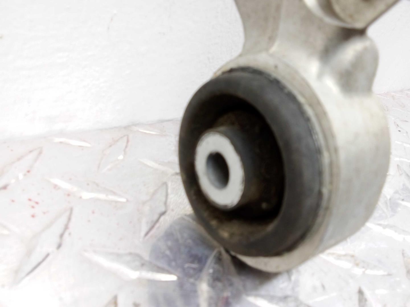 Рычаг передний верхний левый