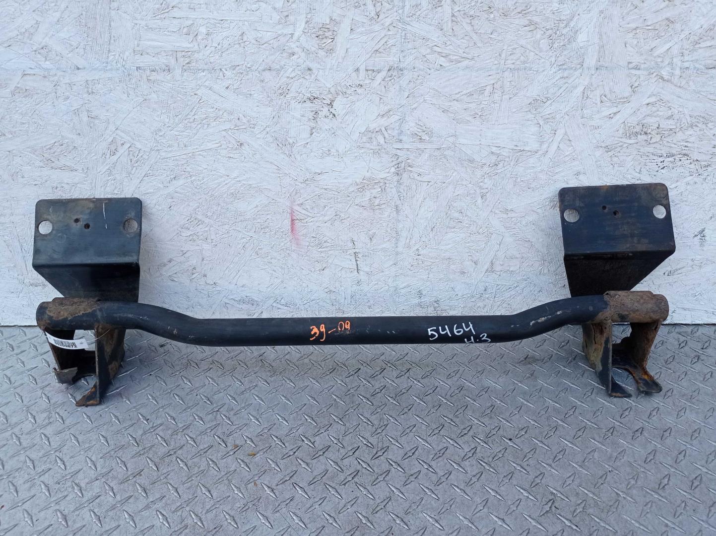 Усилитель переднего бампера