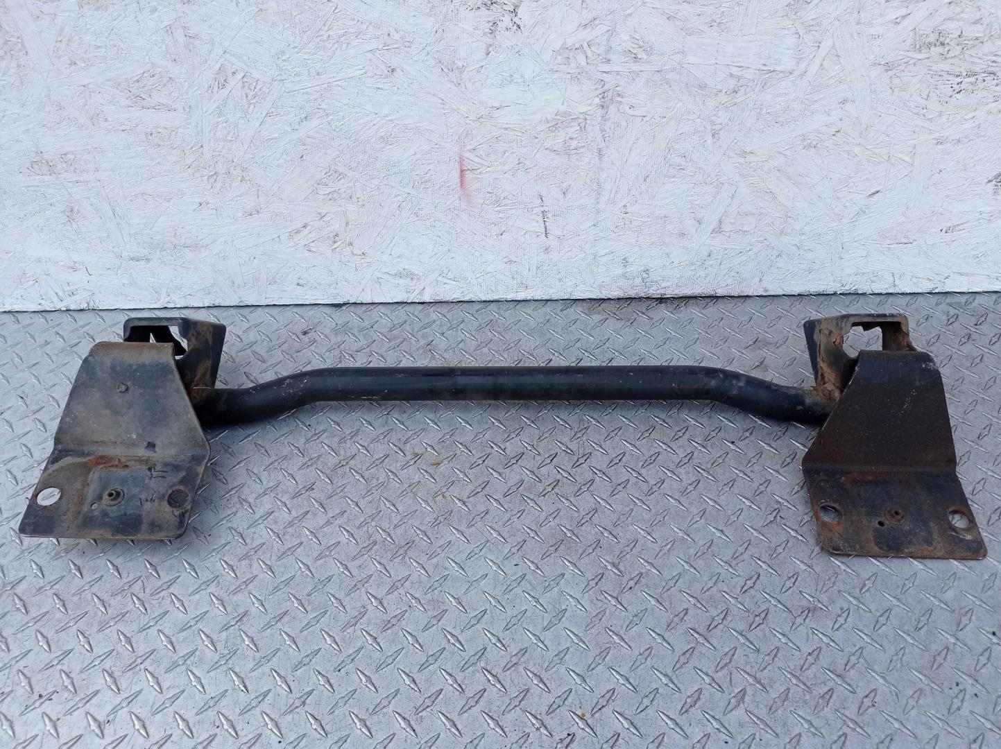 Усилитель переднего бампера