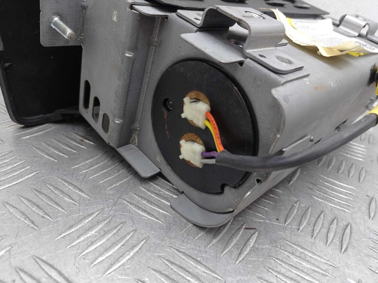 Подушка безопасности пассажирская (в торпедо)