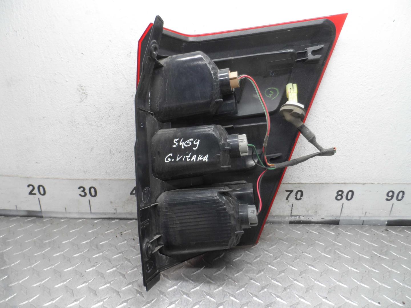 Фонарь задний наружный левый