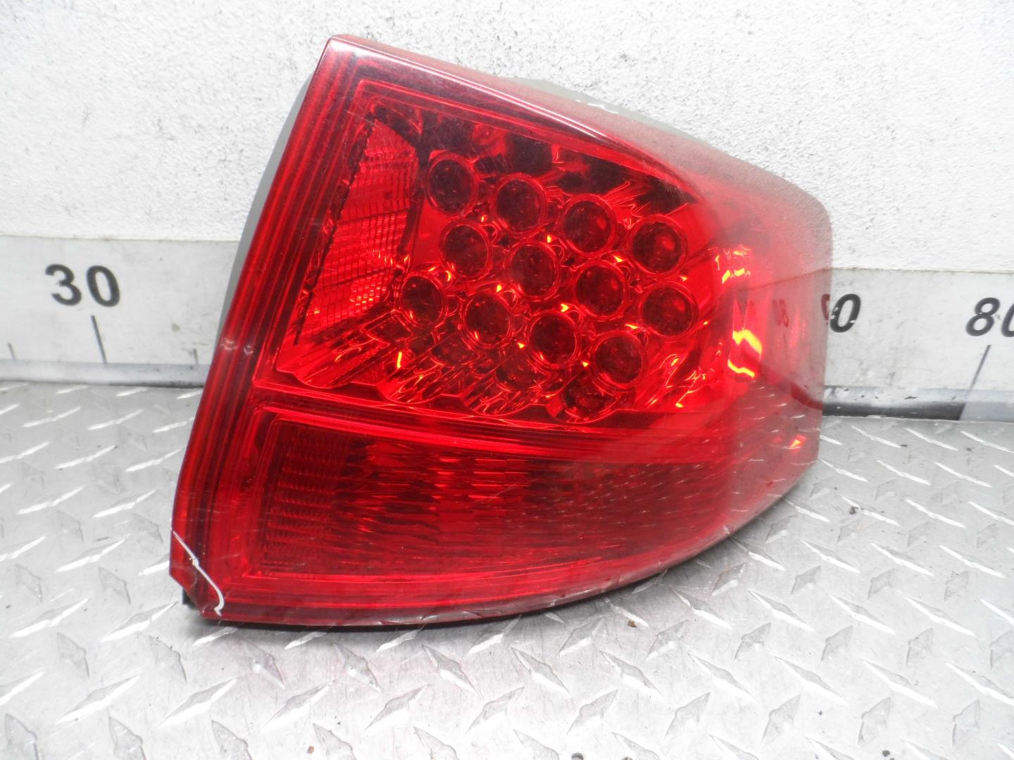 Фонарь задний наружный правый