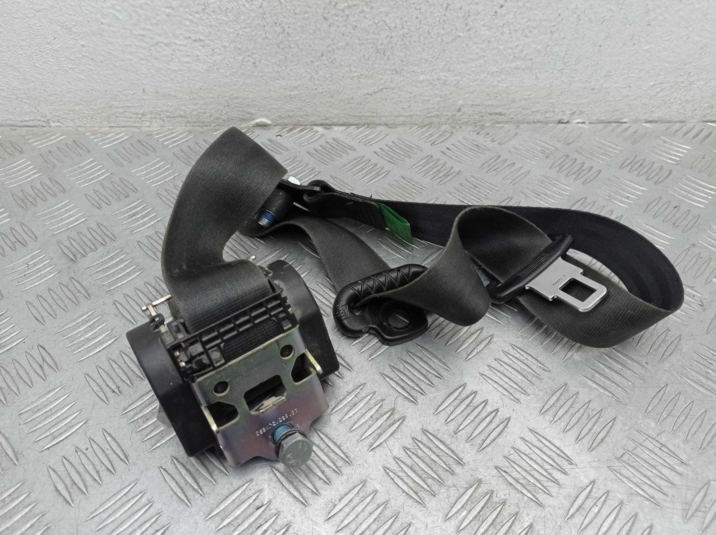 Ремень безопасности