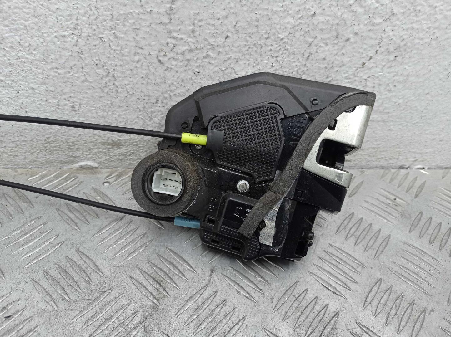 Замок двери задней правой