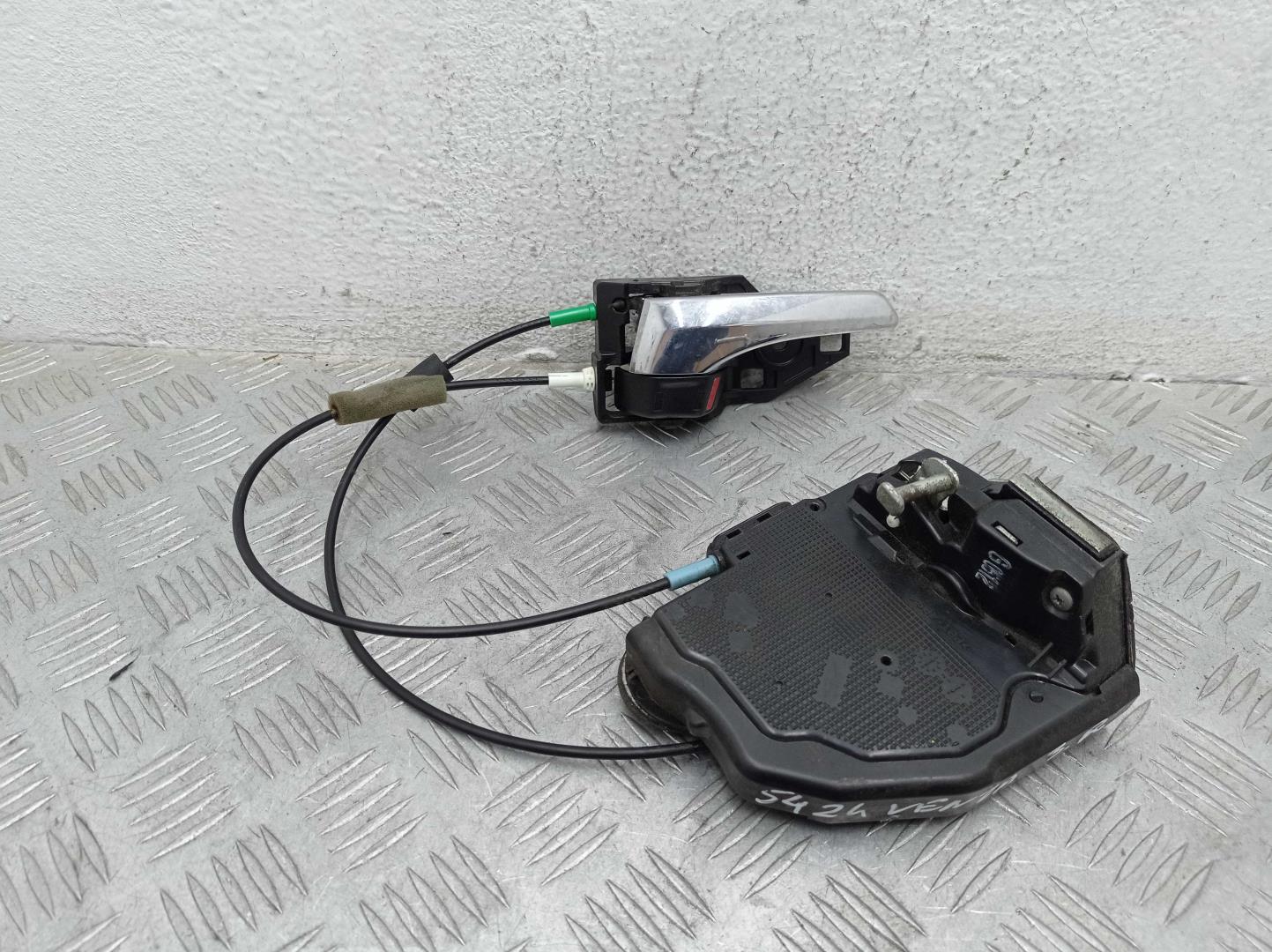 Замок двери задней правой