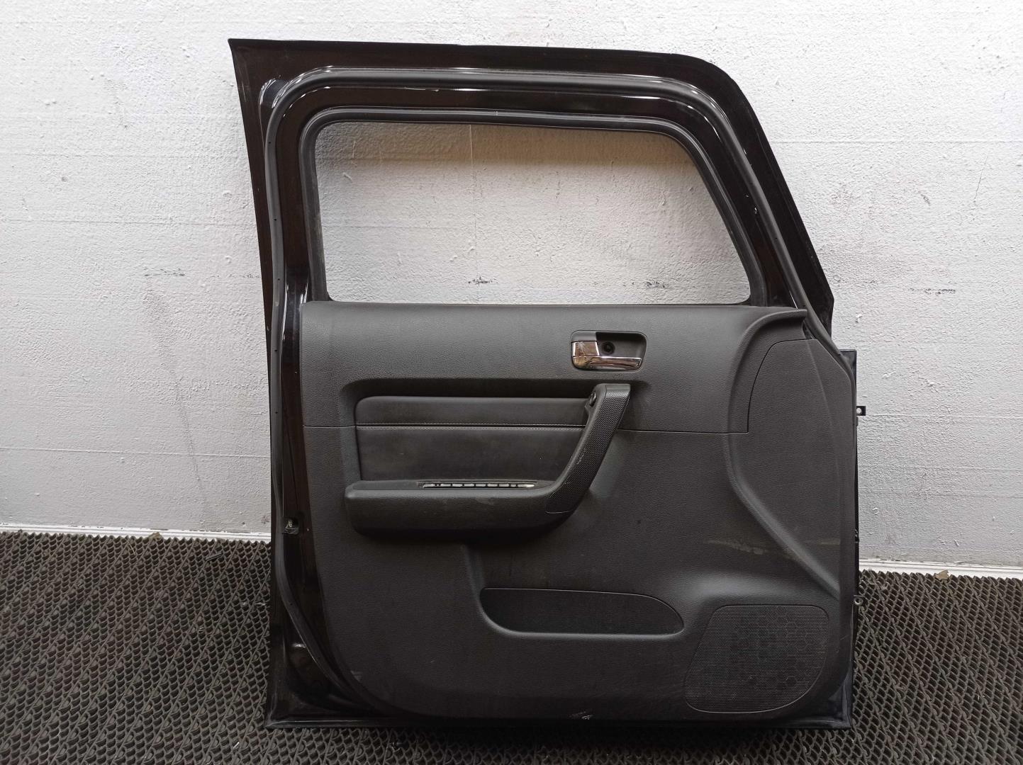 Петля двери передней