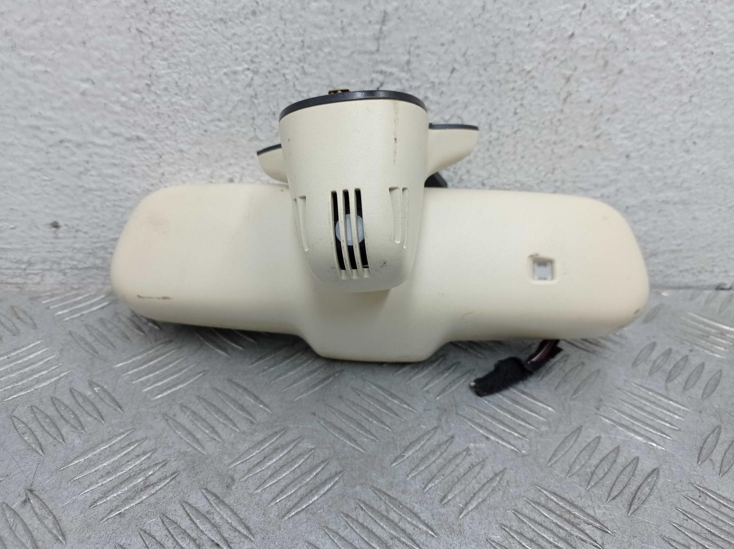 Зеркало заднего вида