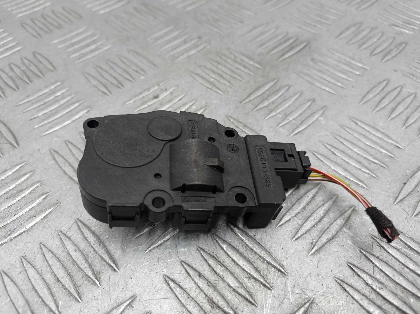 Моторчик заслонки печки