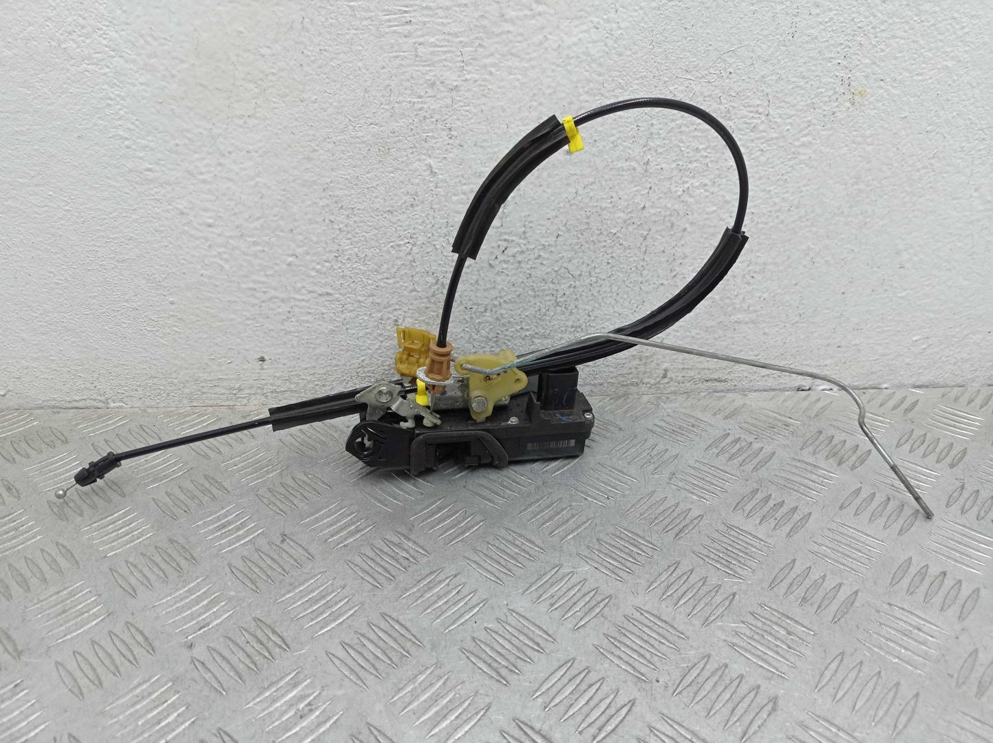 Замок двери передней правой