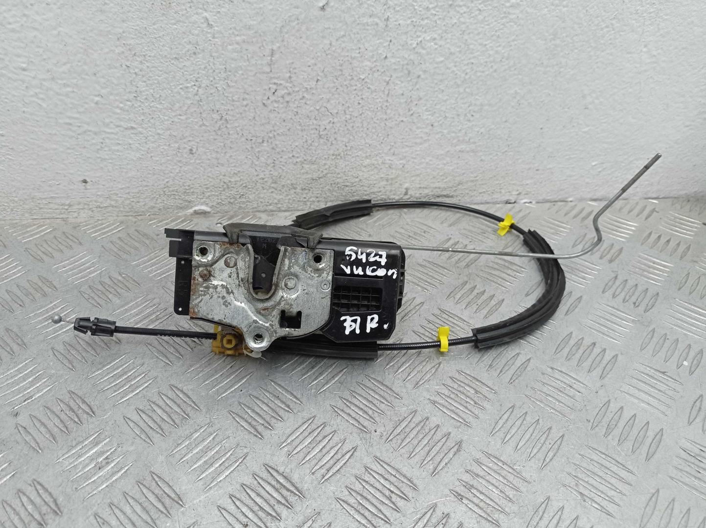 Замок двери передней правой