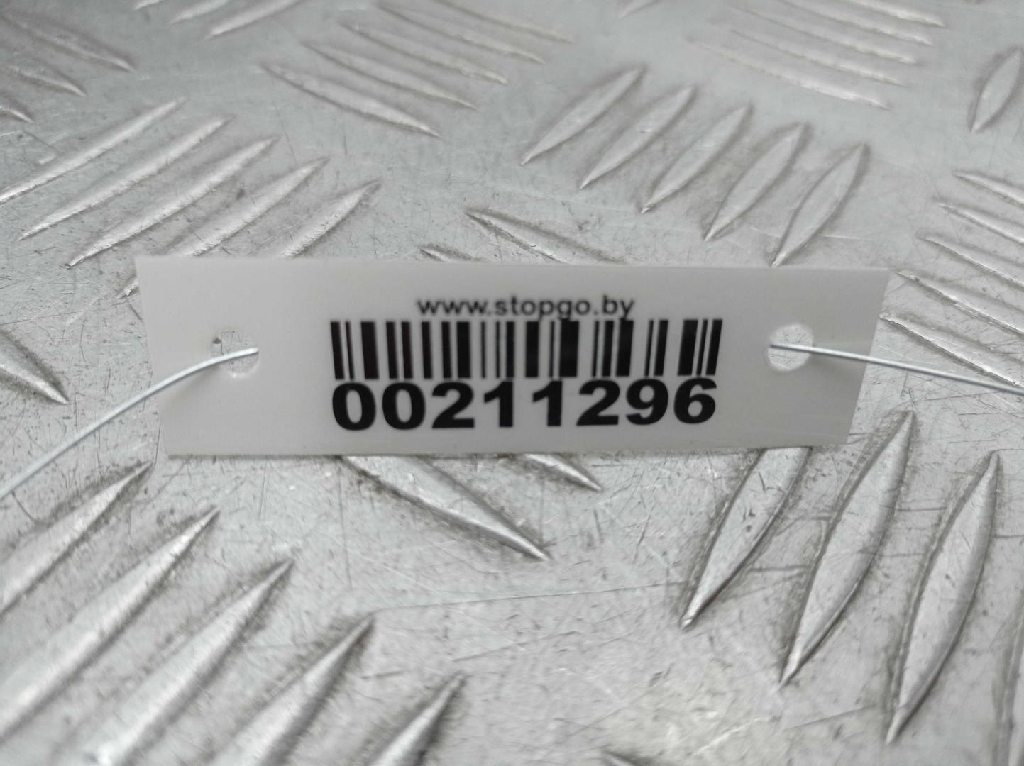 Замок двери передней левой