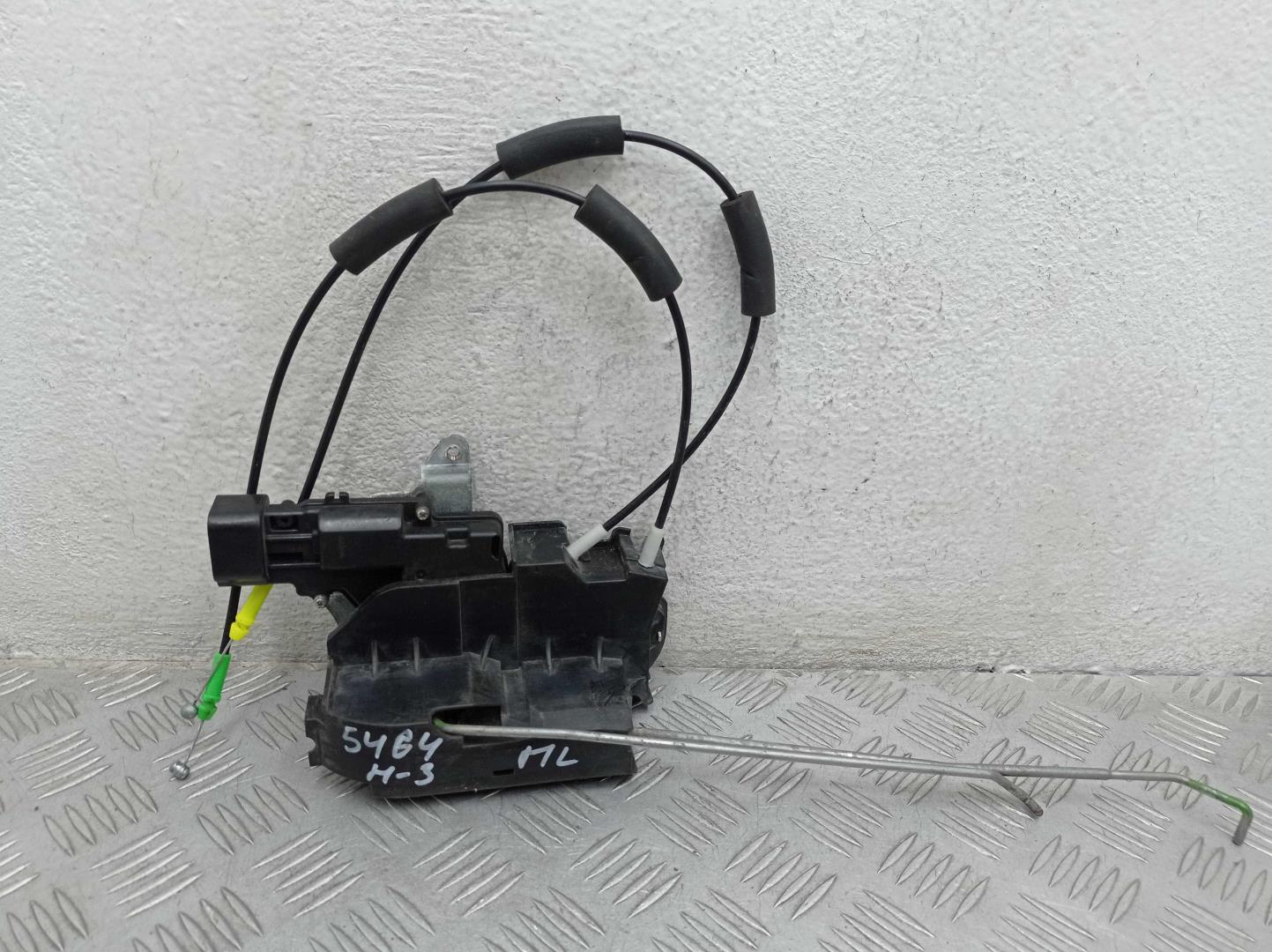 Замок двери передней левой