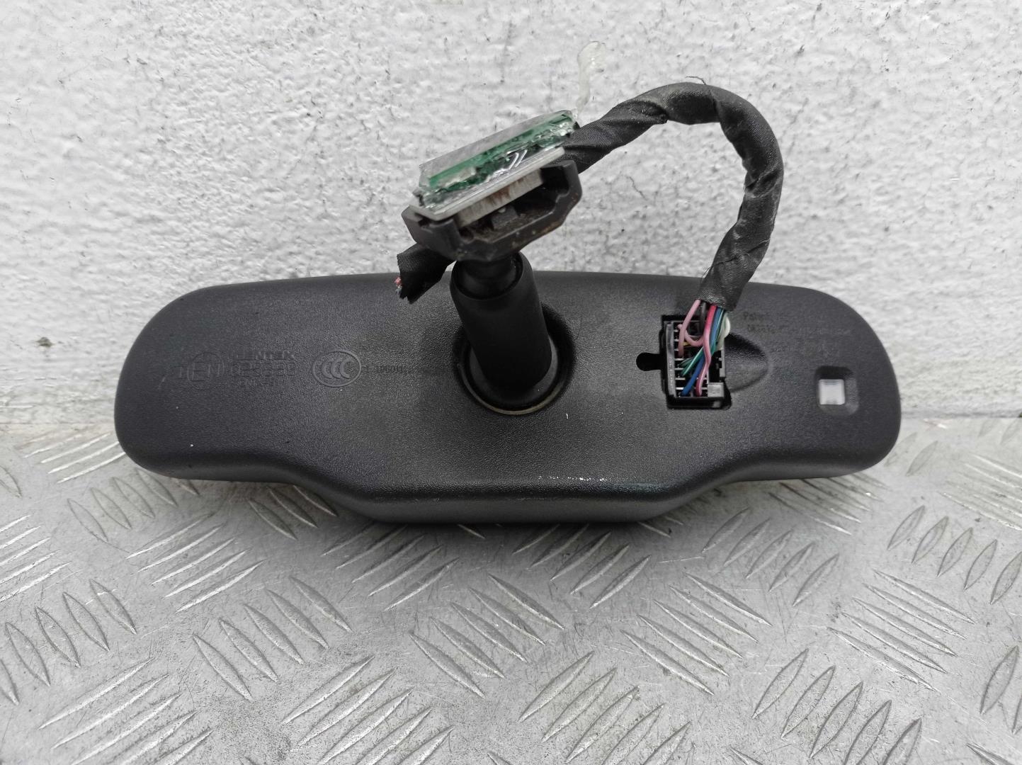 Зеркало заднего вида