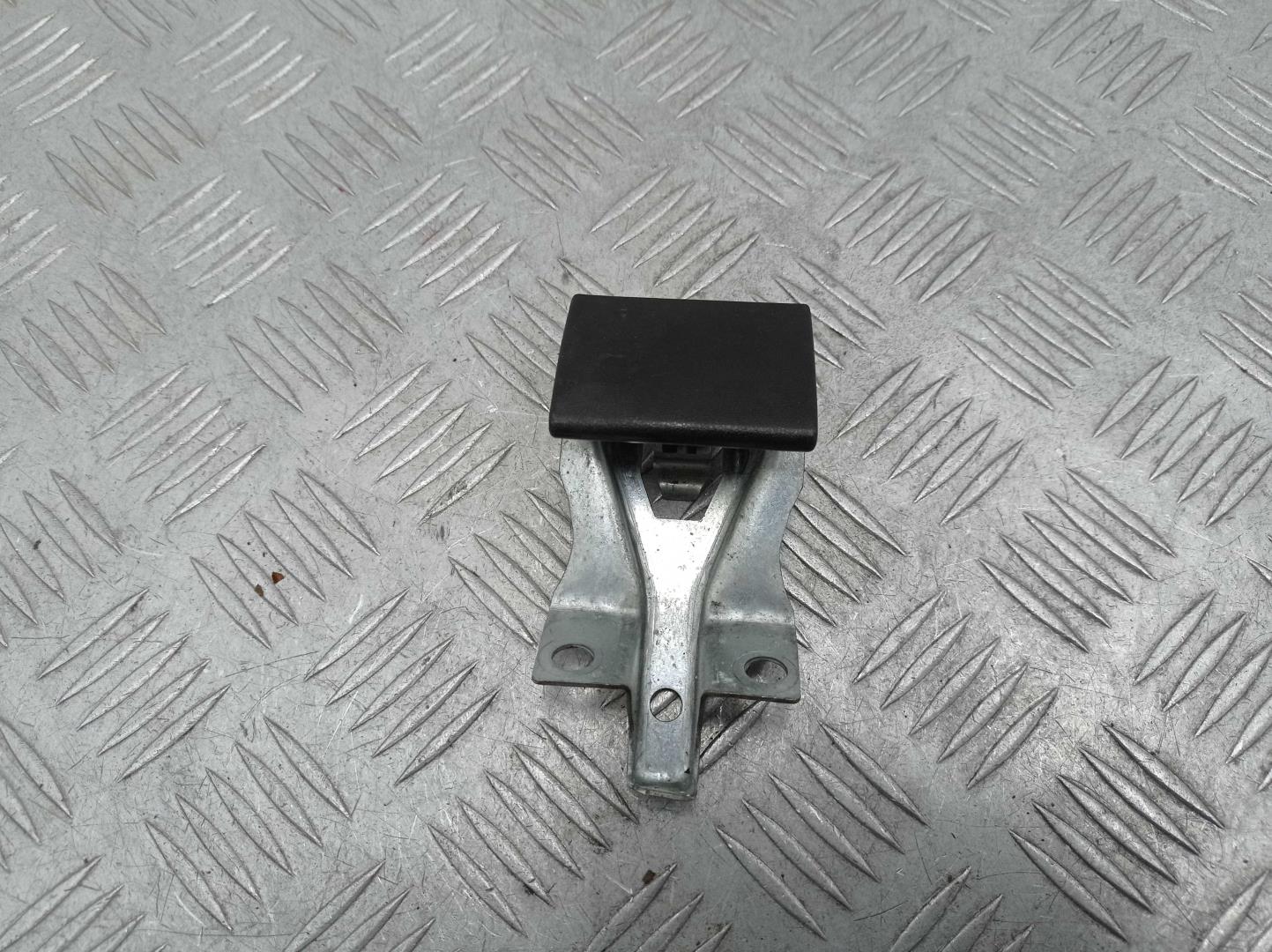 Ручка открывания капота