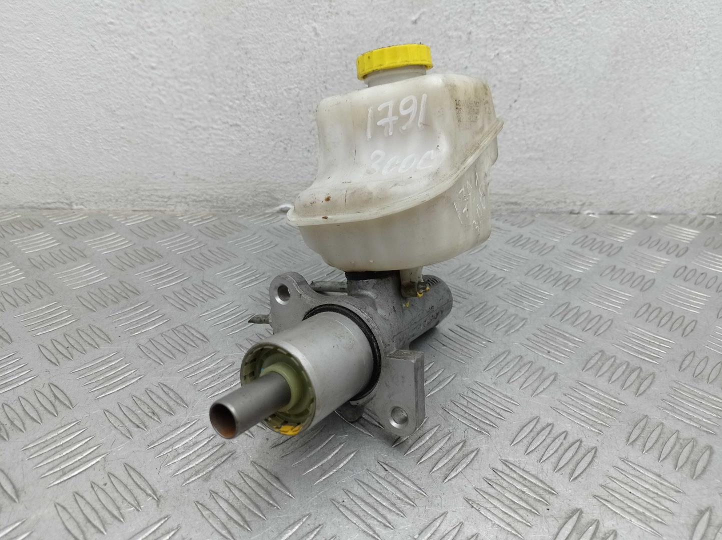 Цилиндр тормозной главный