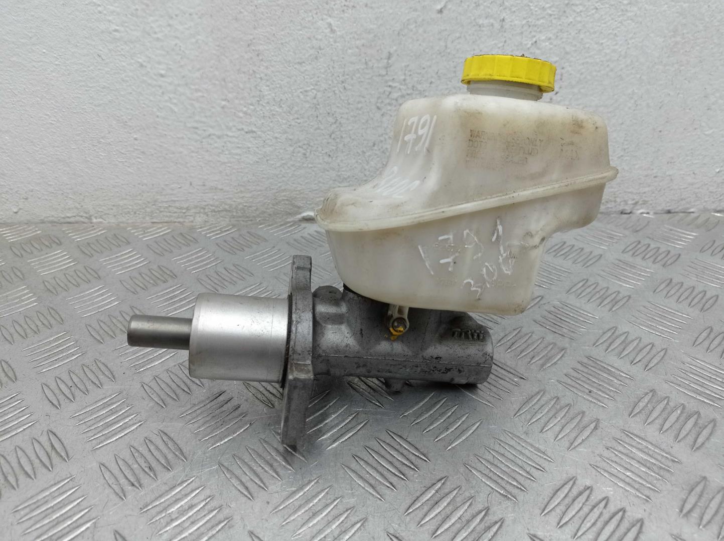 Цилиндр тормозной главный