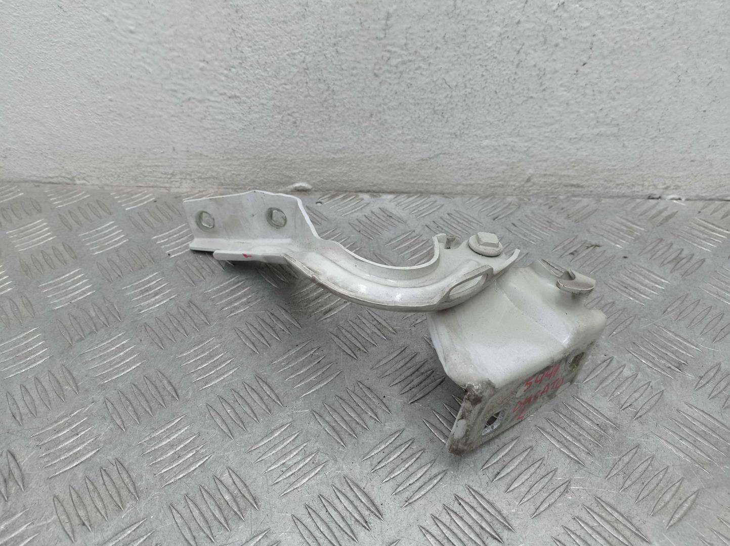 Петля капота левая