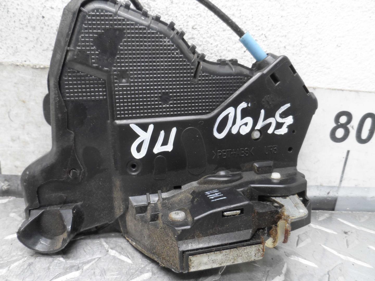 Замок двери передней правой