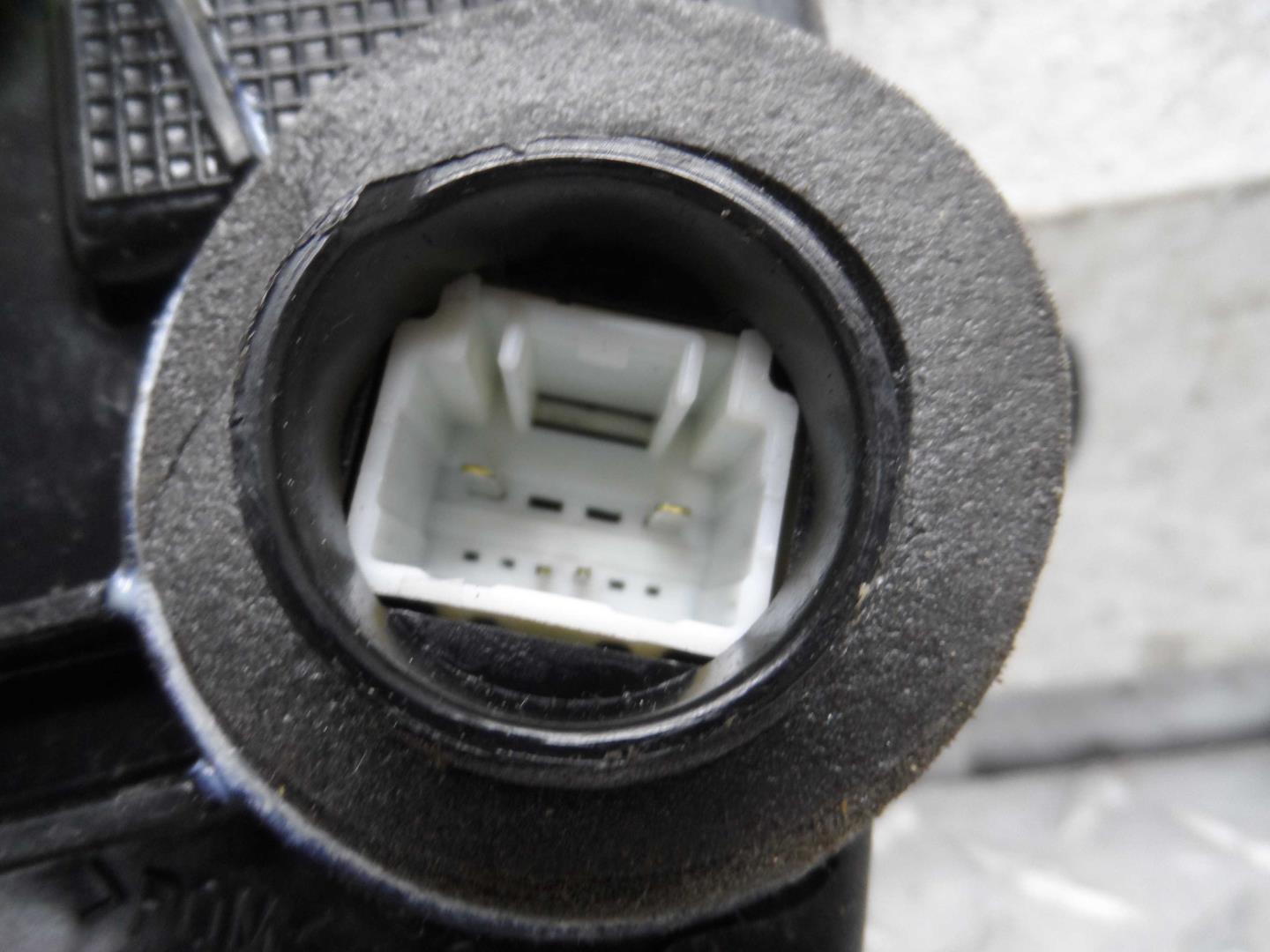 Замок двери передней правой