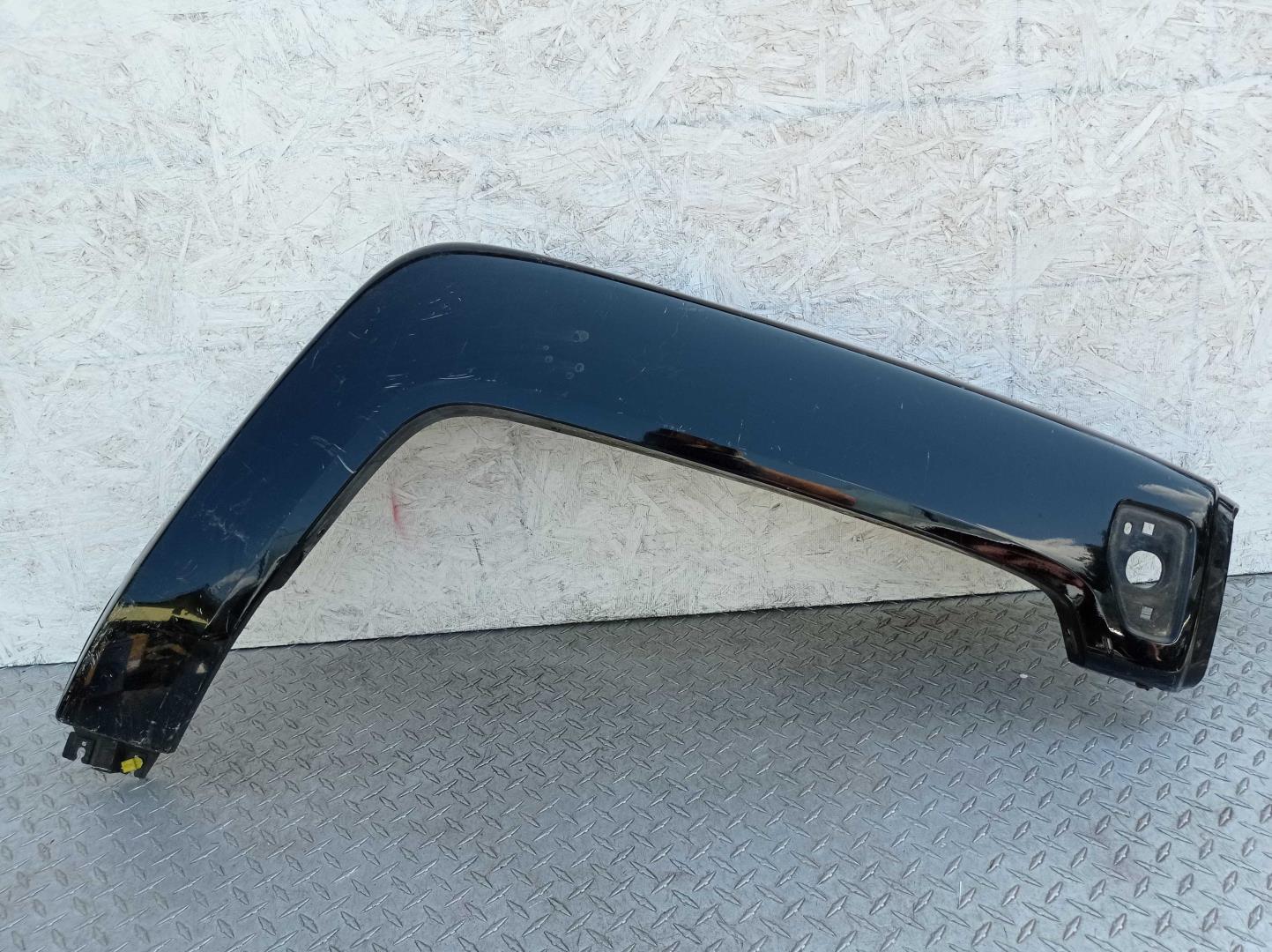 Накладка переднего крыла правого