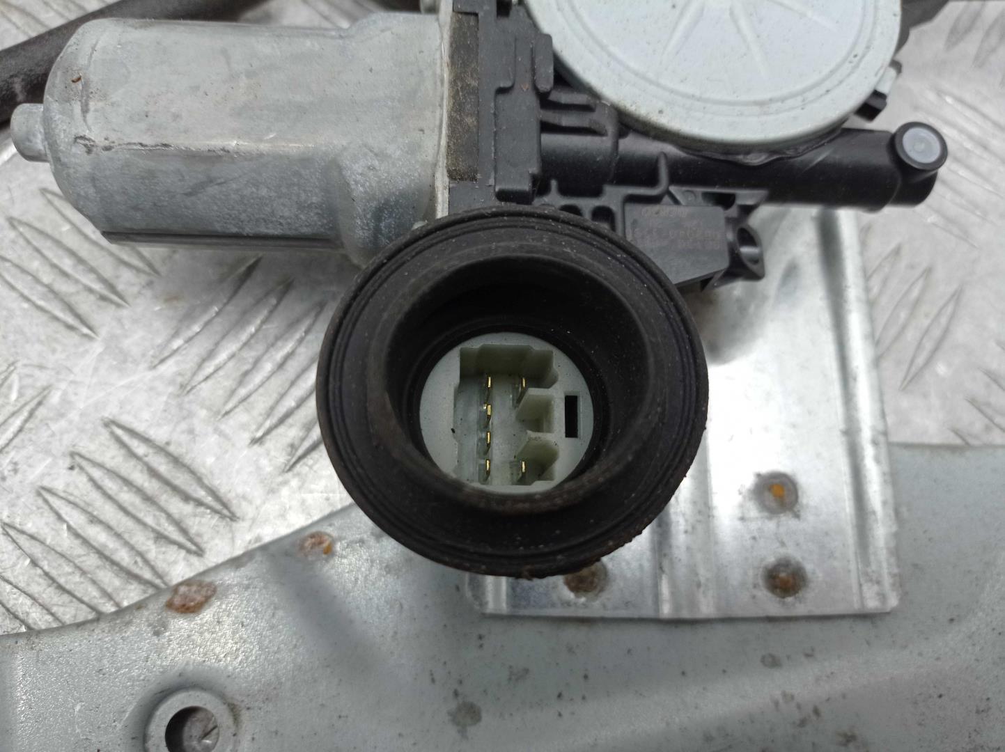 Стеклоподъемник электр. передний правый