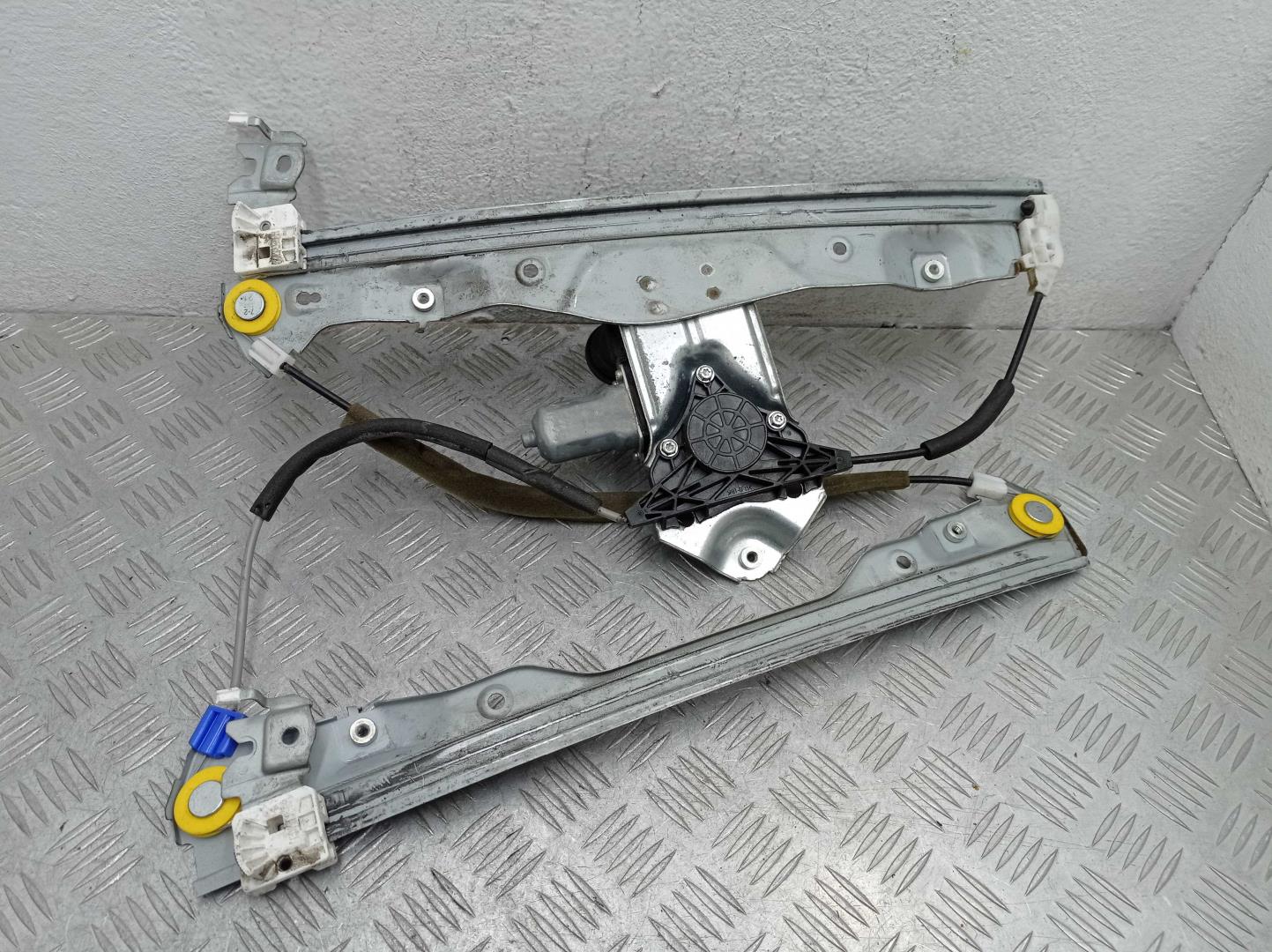 Стеклоподъемник электр. передний правый