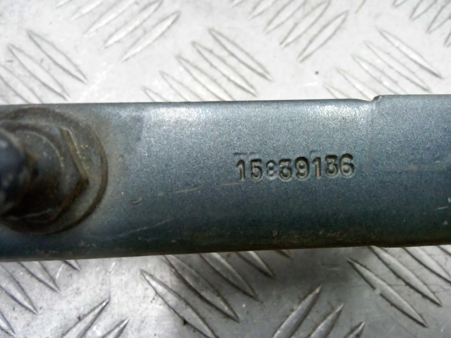 Петля капота левая