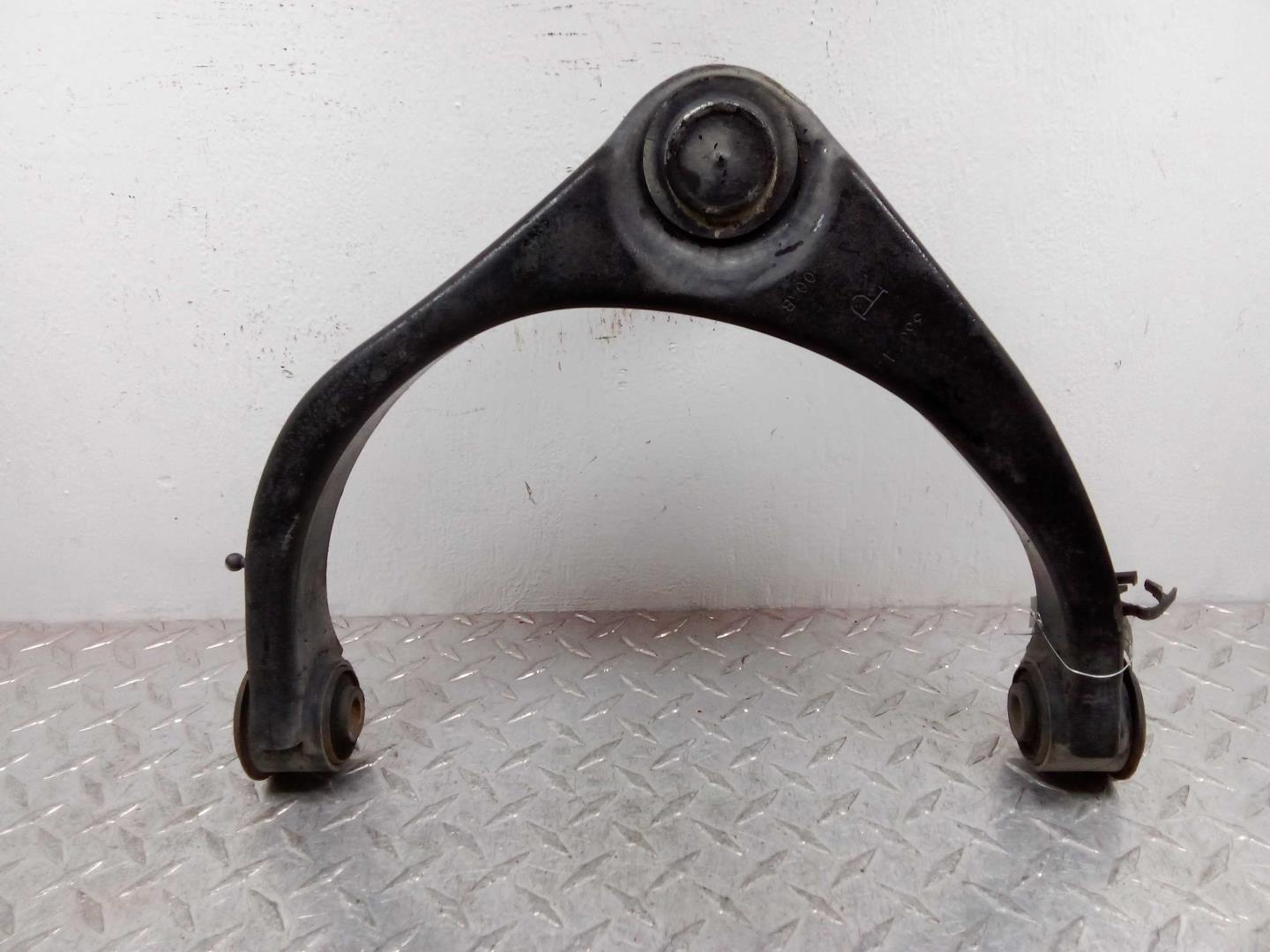 Рычаг передний верхний правый