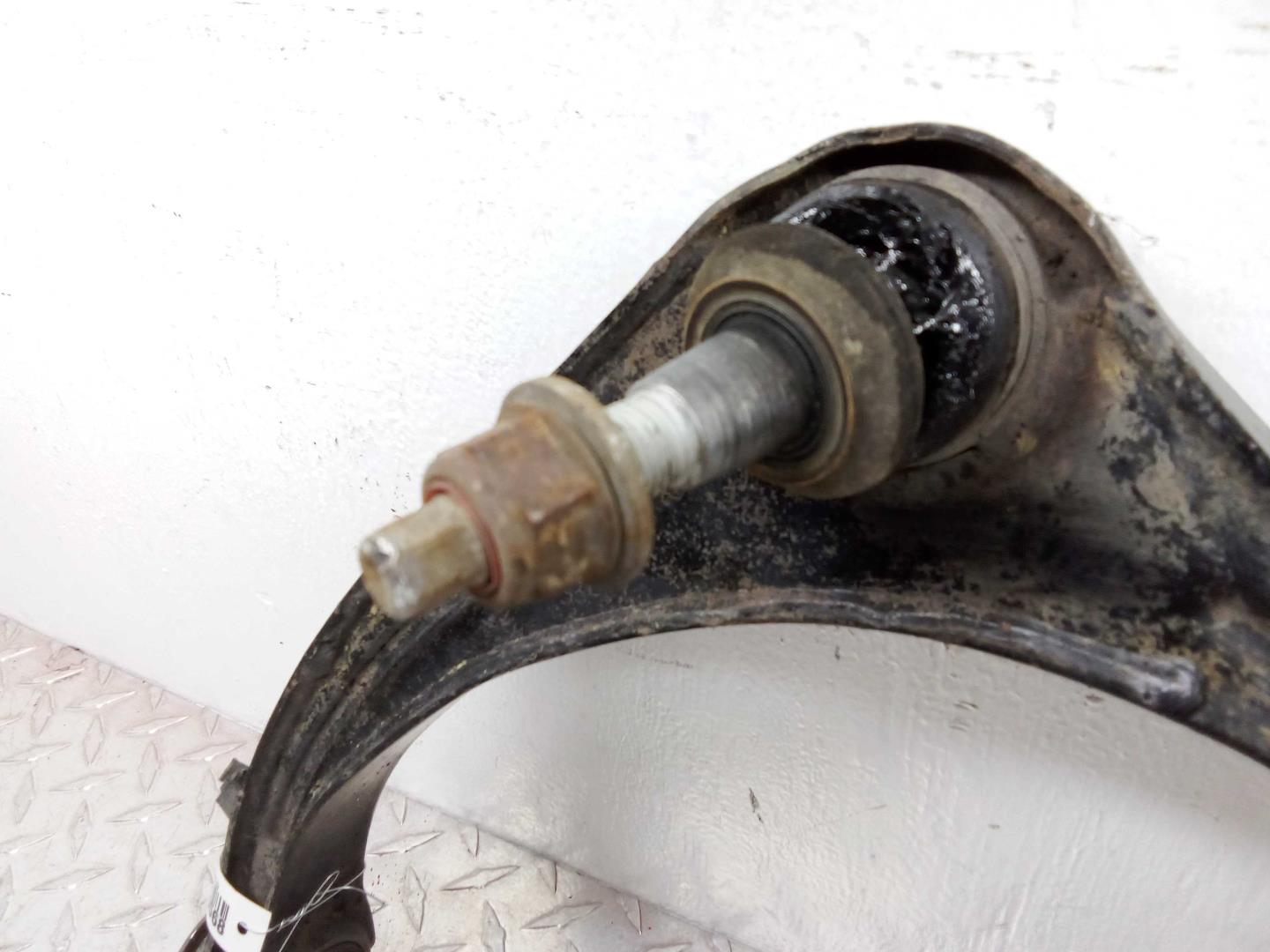 Рычаг передний верхний правый