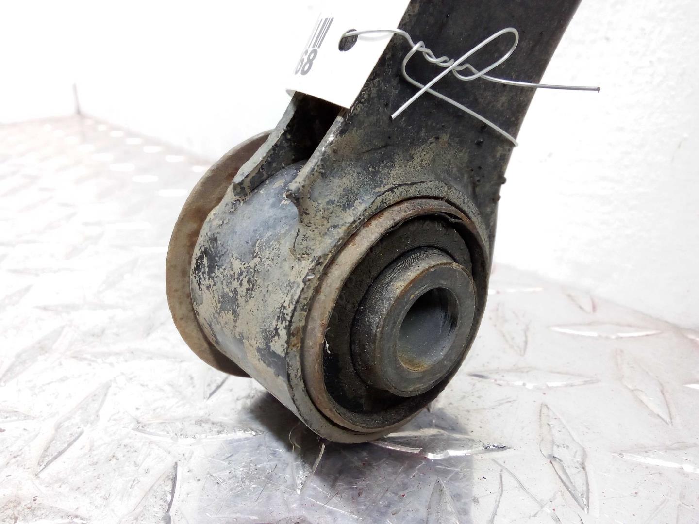 Рычаг передний верхний правый