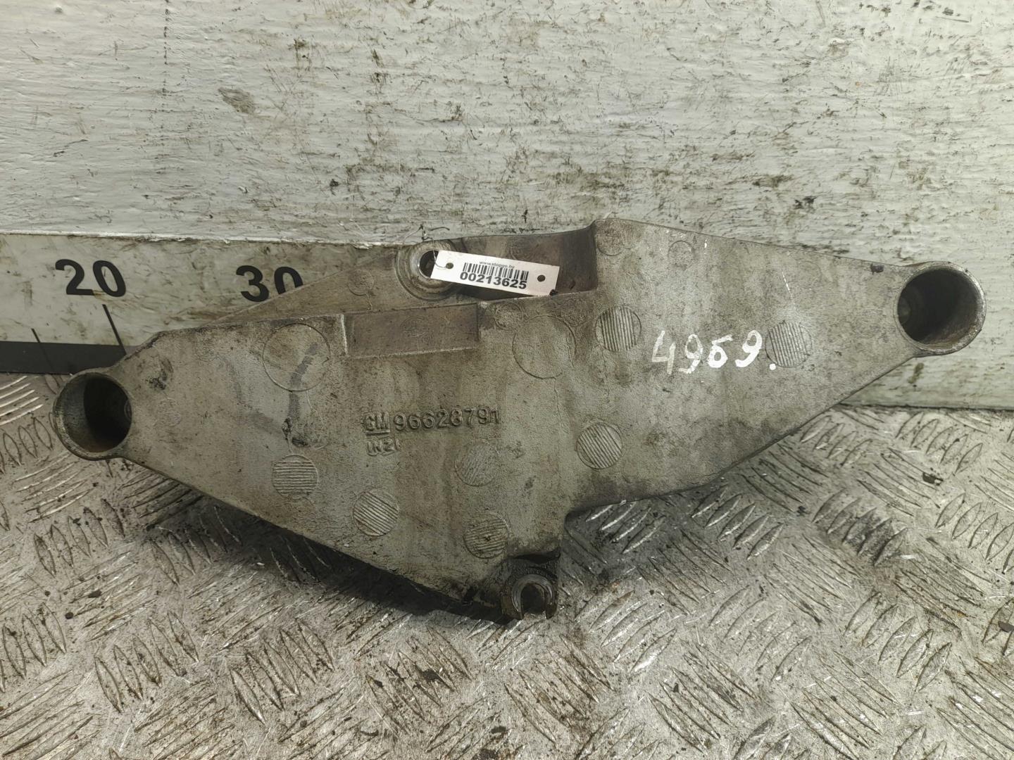 Кронштейн двигателя