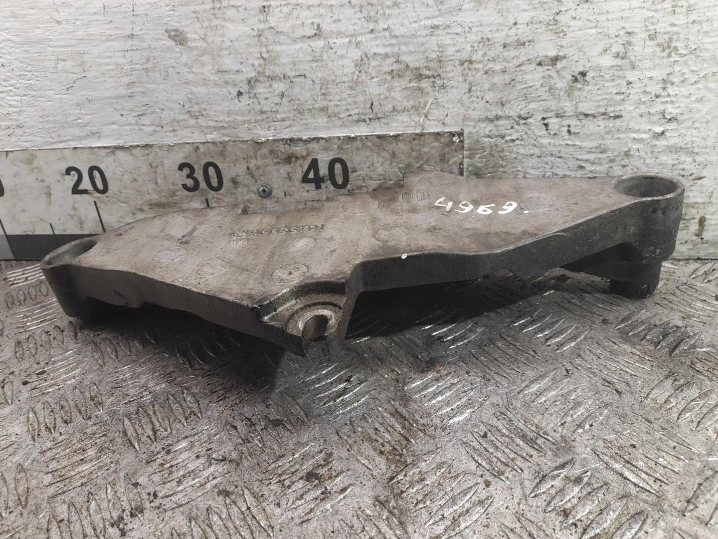 Кронштейн двигателя