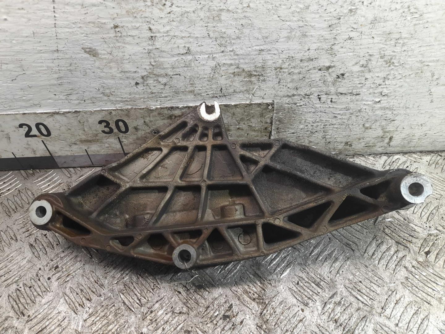 Кронштейн двигателя