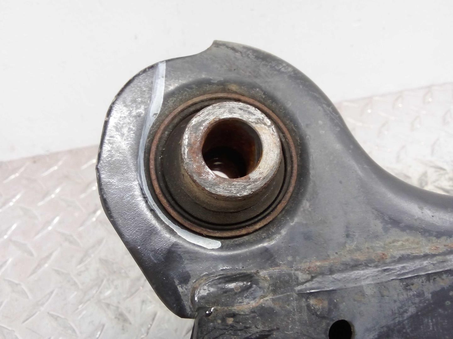 Рычаг задний нижний левый