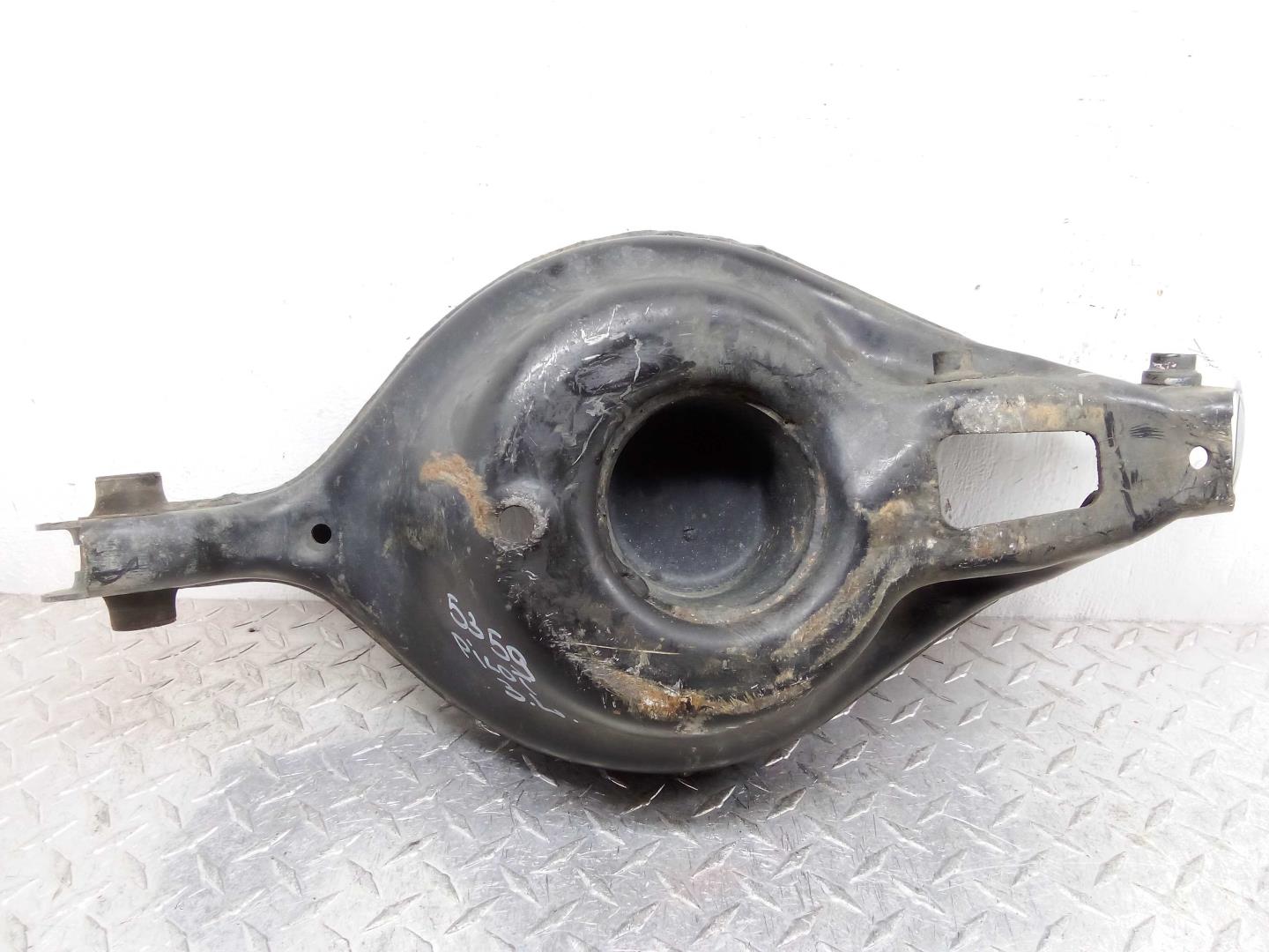 Рычаг задний нижний левый