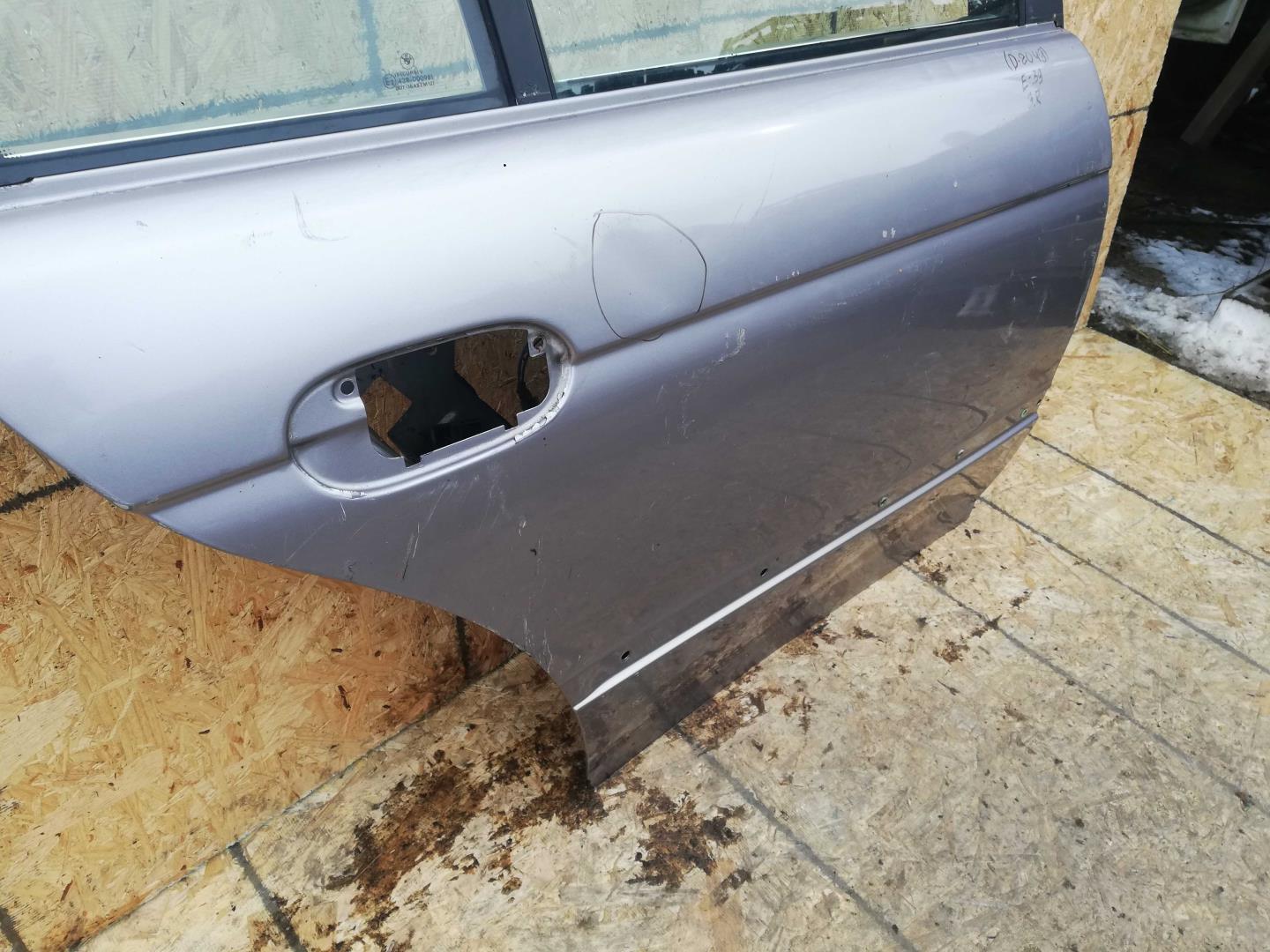 Стекло двери задней правой