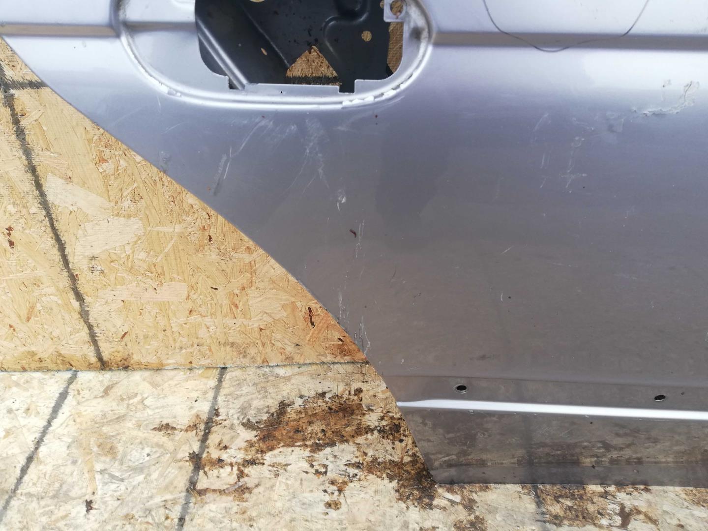 Стекло двери задней правой